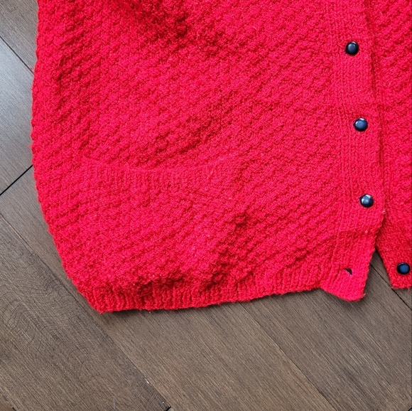 Oversized handmade button up knit vest bright red - Picture 3 of 8